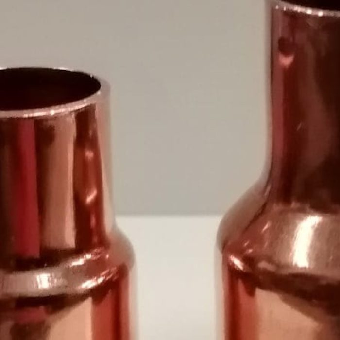 Vasos de cobre para conexiones eléctricas de alta calidad y durabilidad.