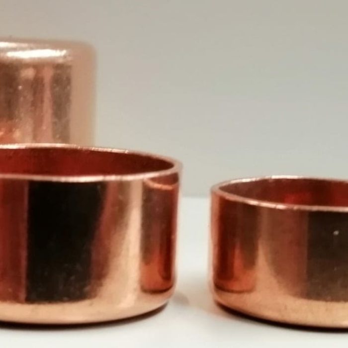 Conexiones de calidad en cobre para instalaciones eléctricas confiables.